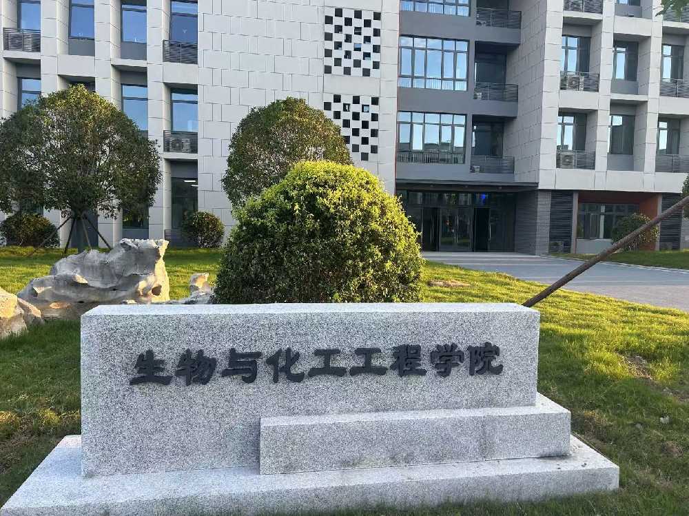 牡丹江市扬州职业大学体育场高杆灯项目